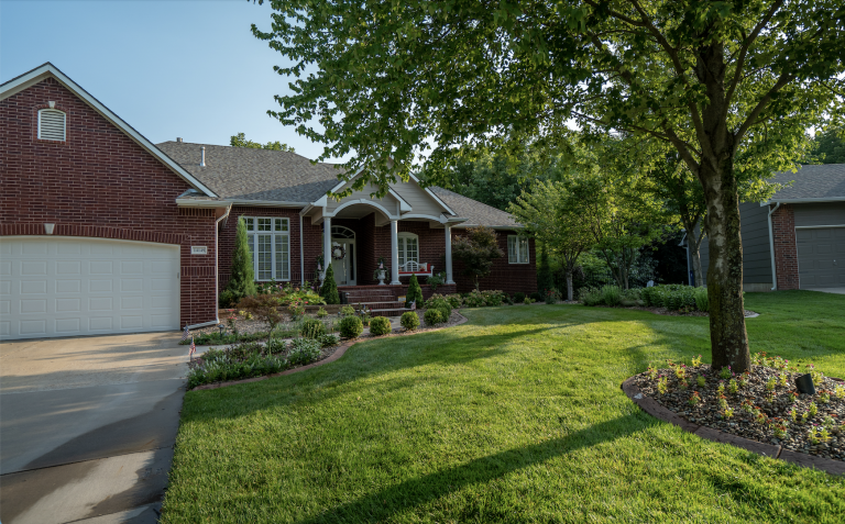 Professional-Landscaping-Services-Home